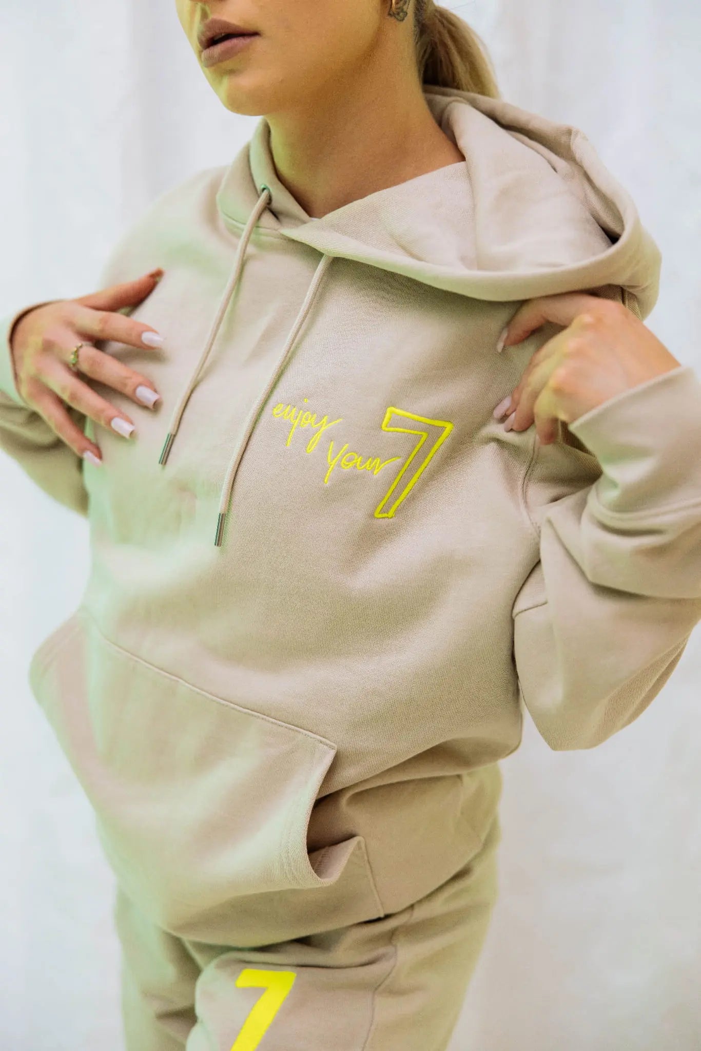 Beżowa Bluza OVERSIZE z haftem Wings x Paprocki & Brzozowski UNISEX WINGS X PAPROCKI BRZOZOWSKI