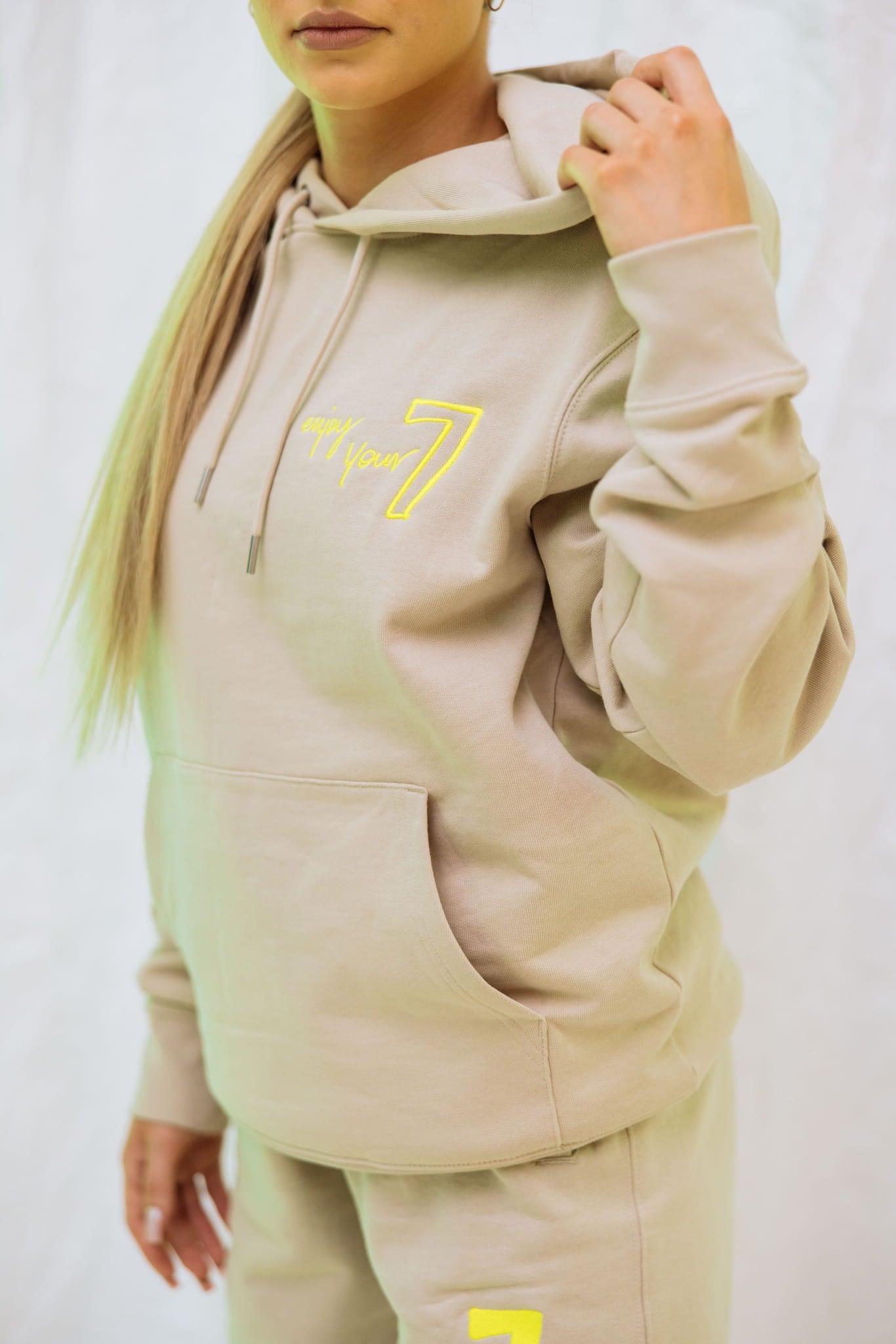 Beżowa Bluza OVERSIZE z haftem Wings x Paprocki & Brzozowski UNISEX