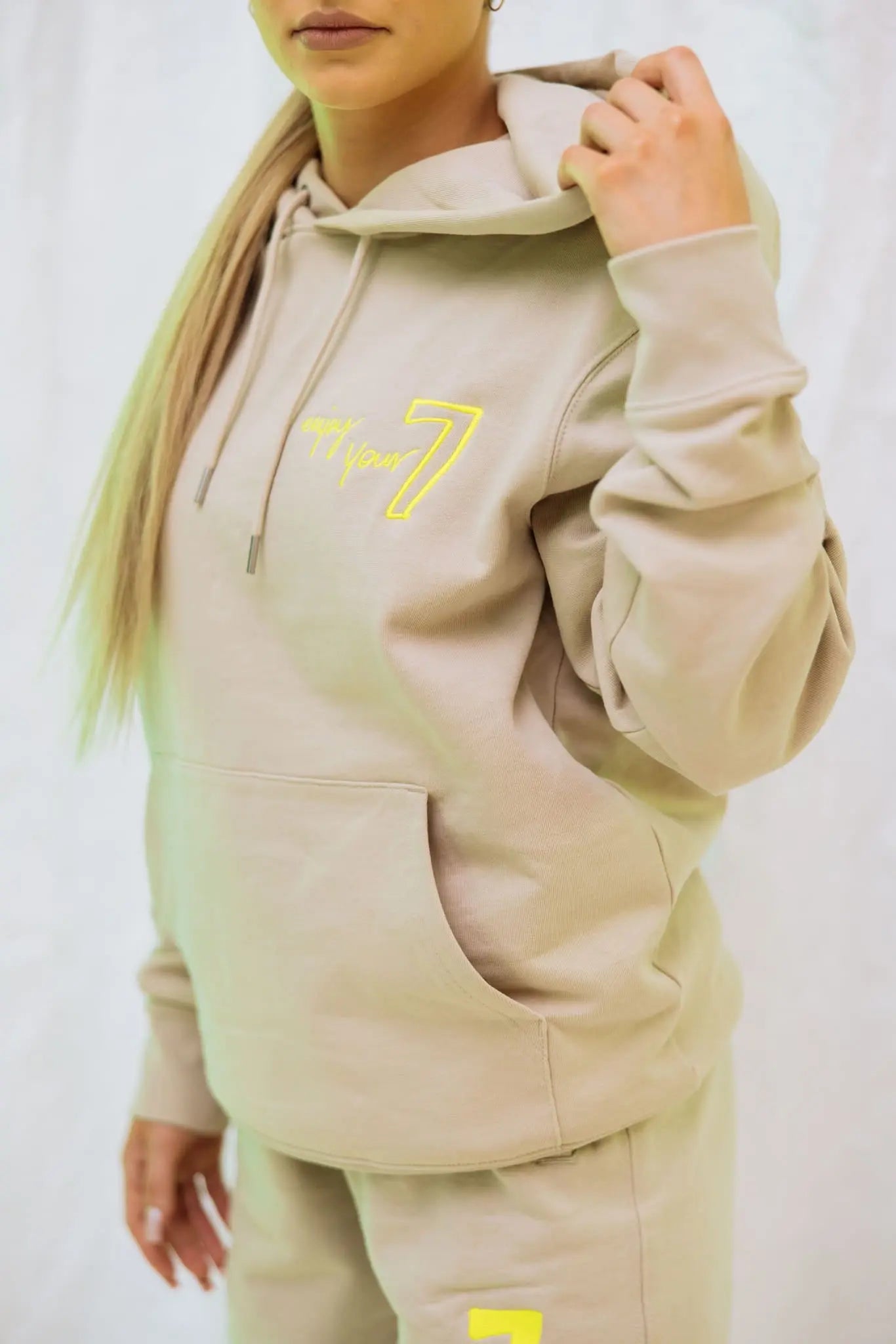 Beżowa Bluza OVERSIZE z haftem Wings x Paprocki & Brzozowski UNISEX WINGS X PAPROCKI BRZOZOWSKI