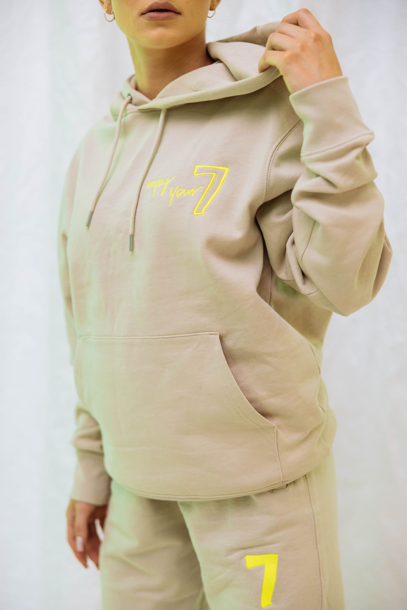 Beżowa Bluza OVERSIZE z haftem Wings x Paprocki & Brzozowski UNISEX