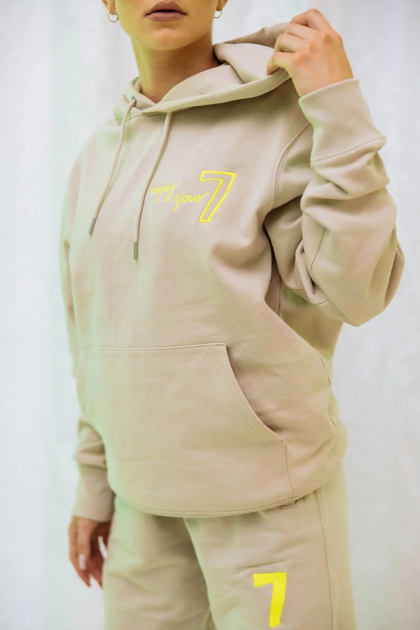 Beżowa Bluza OVERSIZE z haftem Wings x Paprocki & Brzozowski UNISEX WINGS X PAPROCKI BRZOZOWSKI