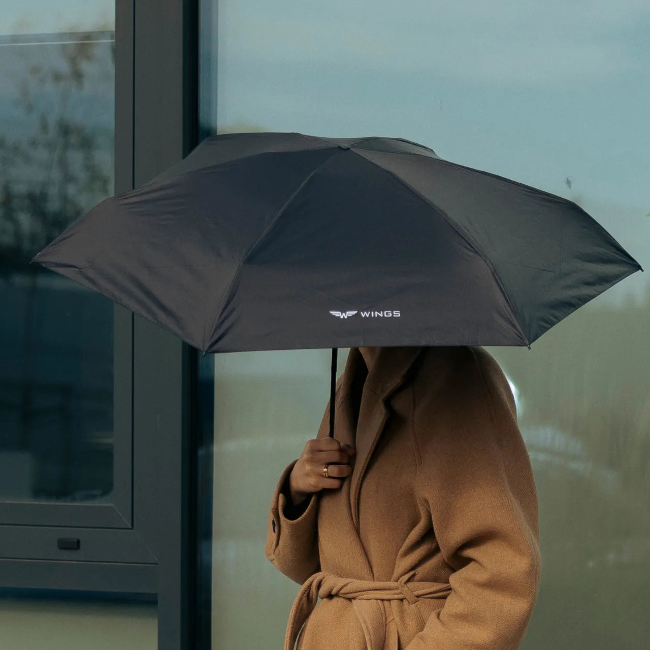 Parasolka kieszonkowa WINGS BLACK TRAVEL MUST HAVE