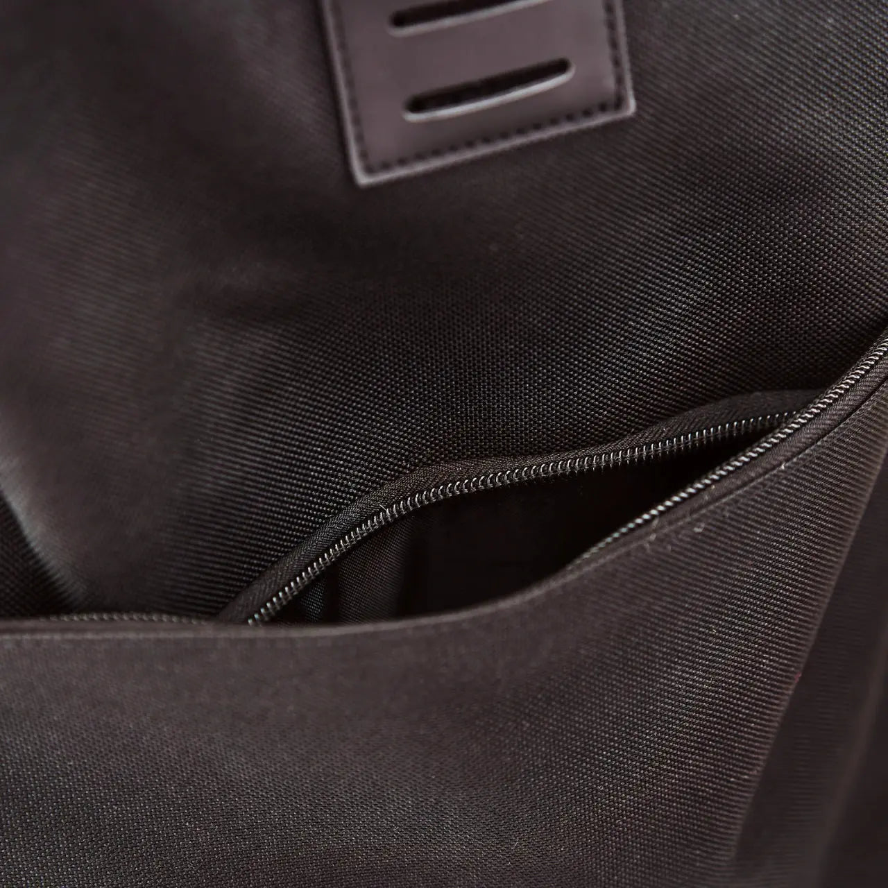 WINGS Zwijany plecak miejski 16L TROGON BLACK TROGON COLLECTION