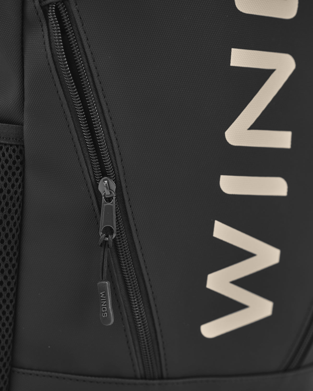 Plecak szkolny WINGS młodzieżowy 23L laptop 17 cali z kieszeniami bocznymi BLACK