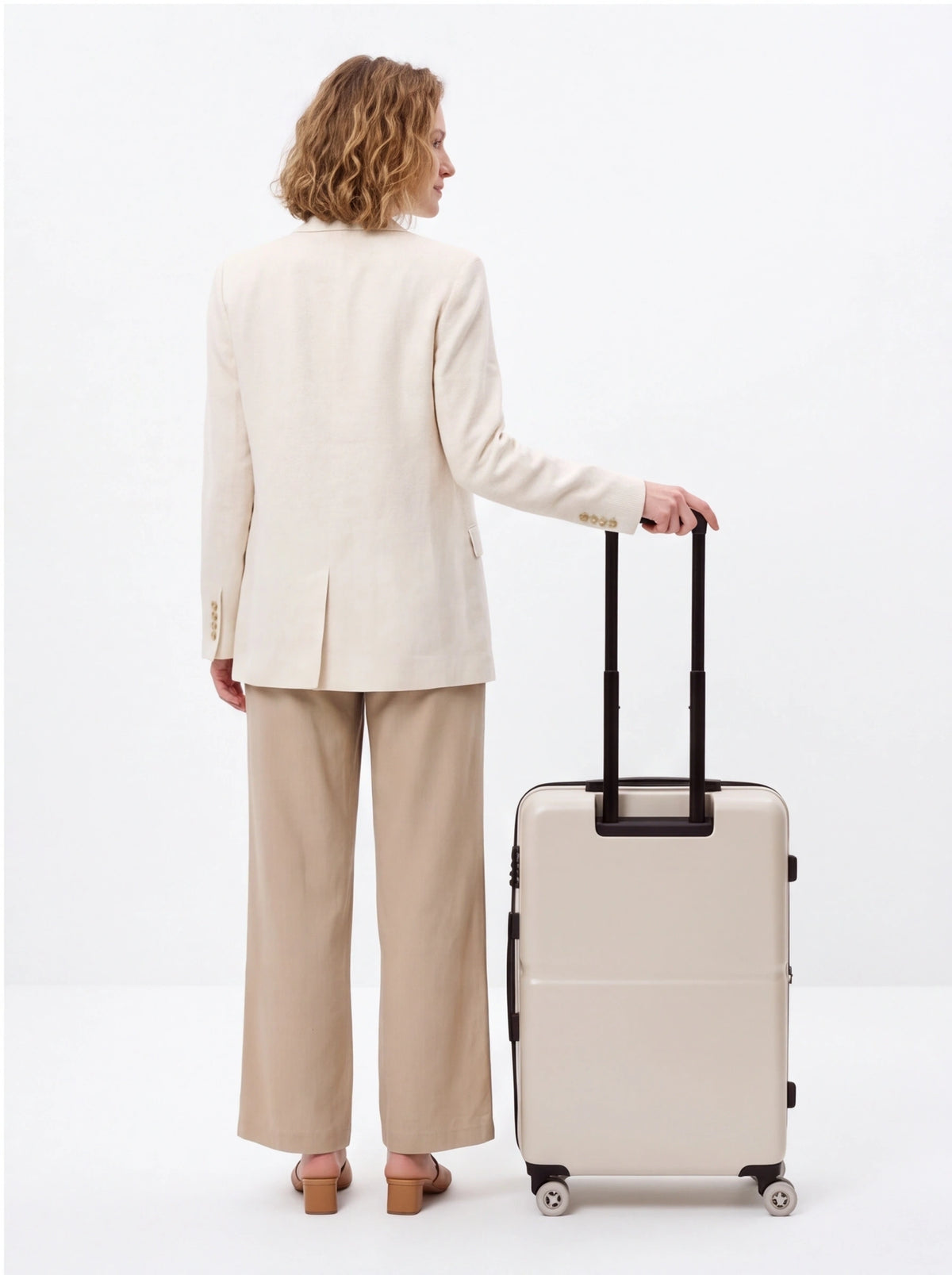 Walizka Średnia WINGS MAGPIE 24" BEIGE