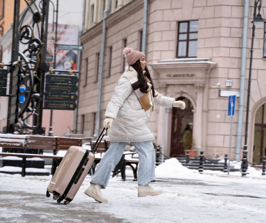 Ferie w górach vs. city break zimą - jak dobrać bagaż do planu wyjazdu