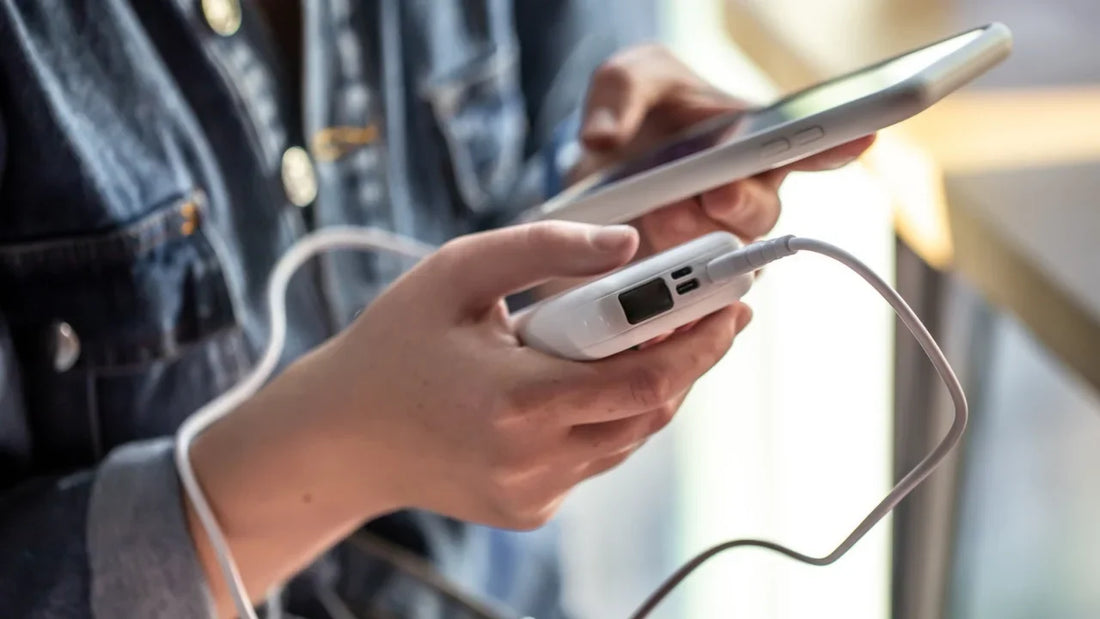 Czy można wziąć powerbank do samolotu? Limity mAh, zasady i zakazy linii lotniczych