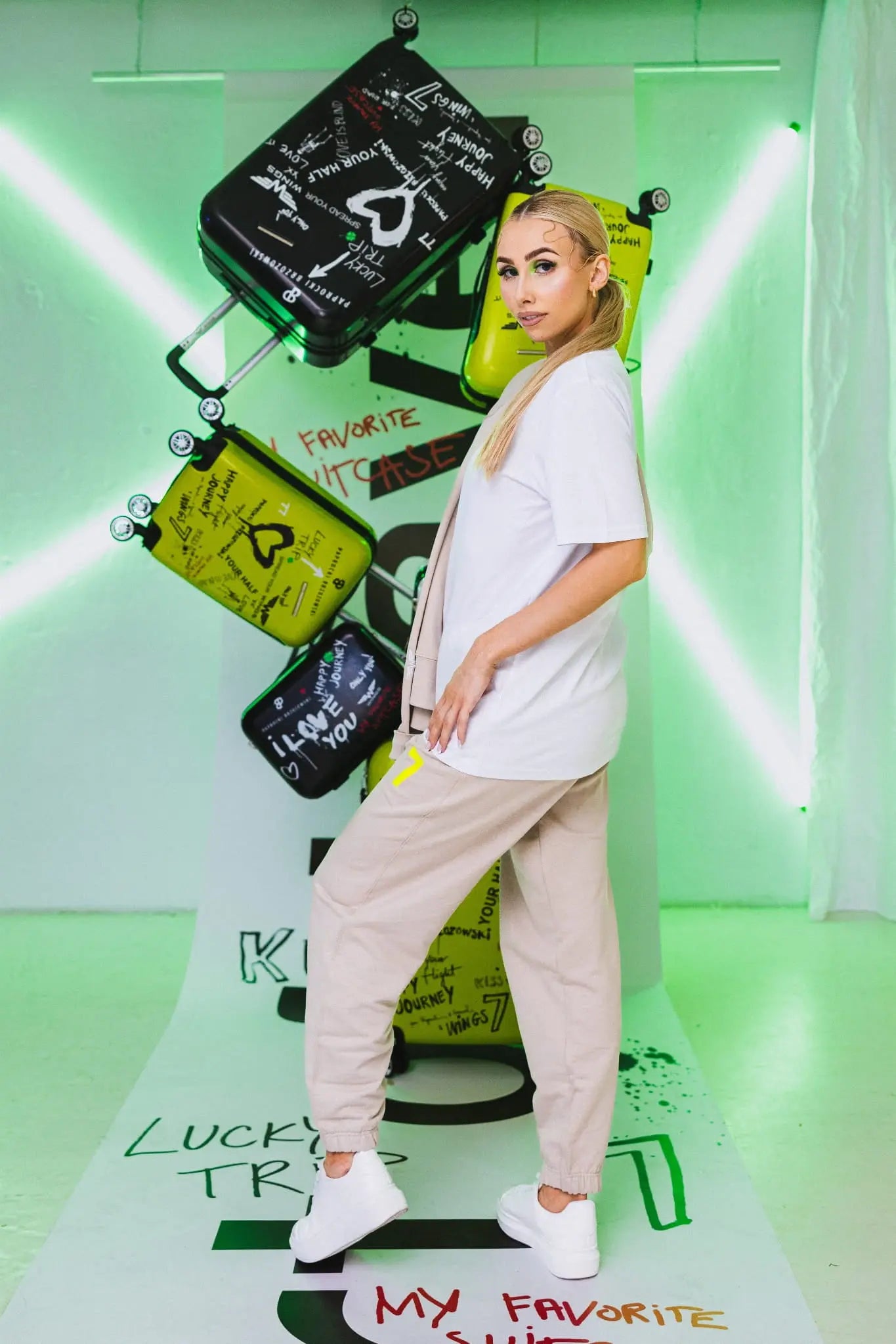T-shirt OVERSIZE z haftem “7” Wings x Paprocki & Brzozowski UNISEX WINGS X PAPROCKI BRZOZOWSKI