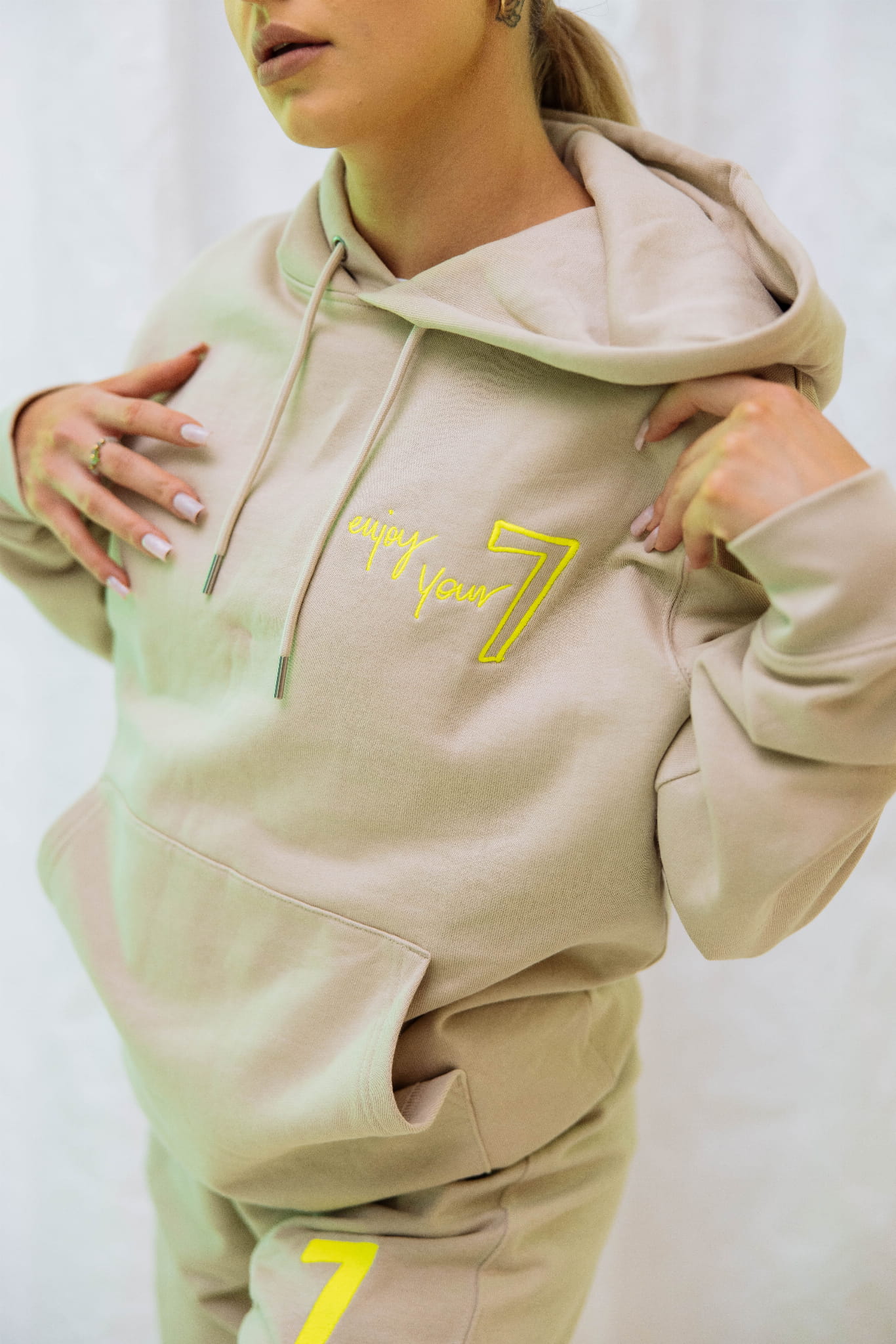 Beżowa Bluza OVERSIZE z haftem Wings x Paprocki & Brzozowski UNISEX