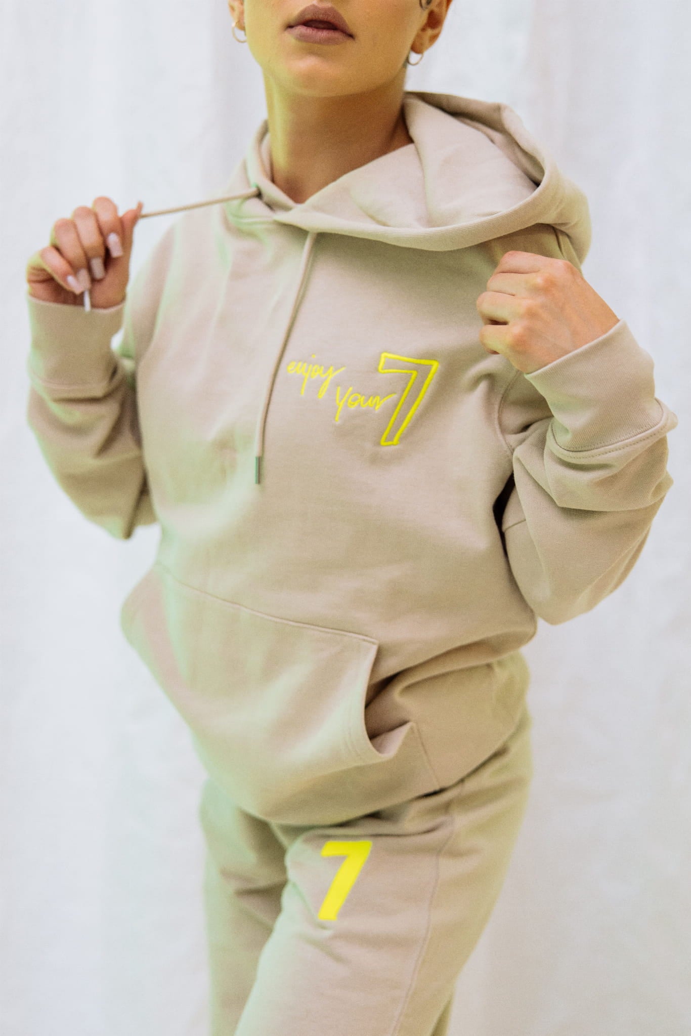 Beżowa Bluza OVERSIZE z haftem Wings x Paprocki & Brzozowski UNISEX