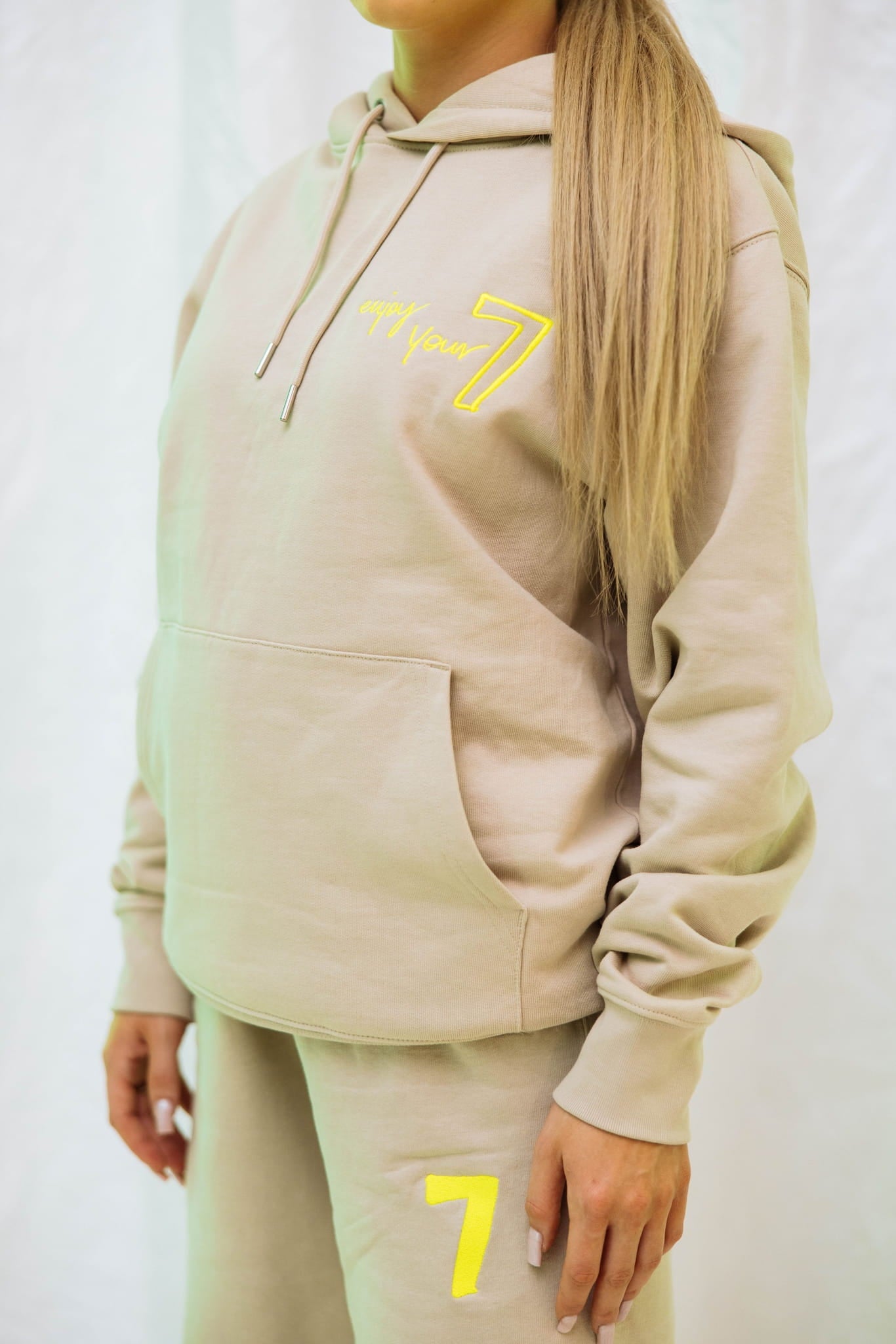 Beżowa Bluza OVERSIZE z haftem Wings x Paprocki & Brzozowski UNISEX