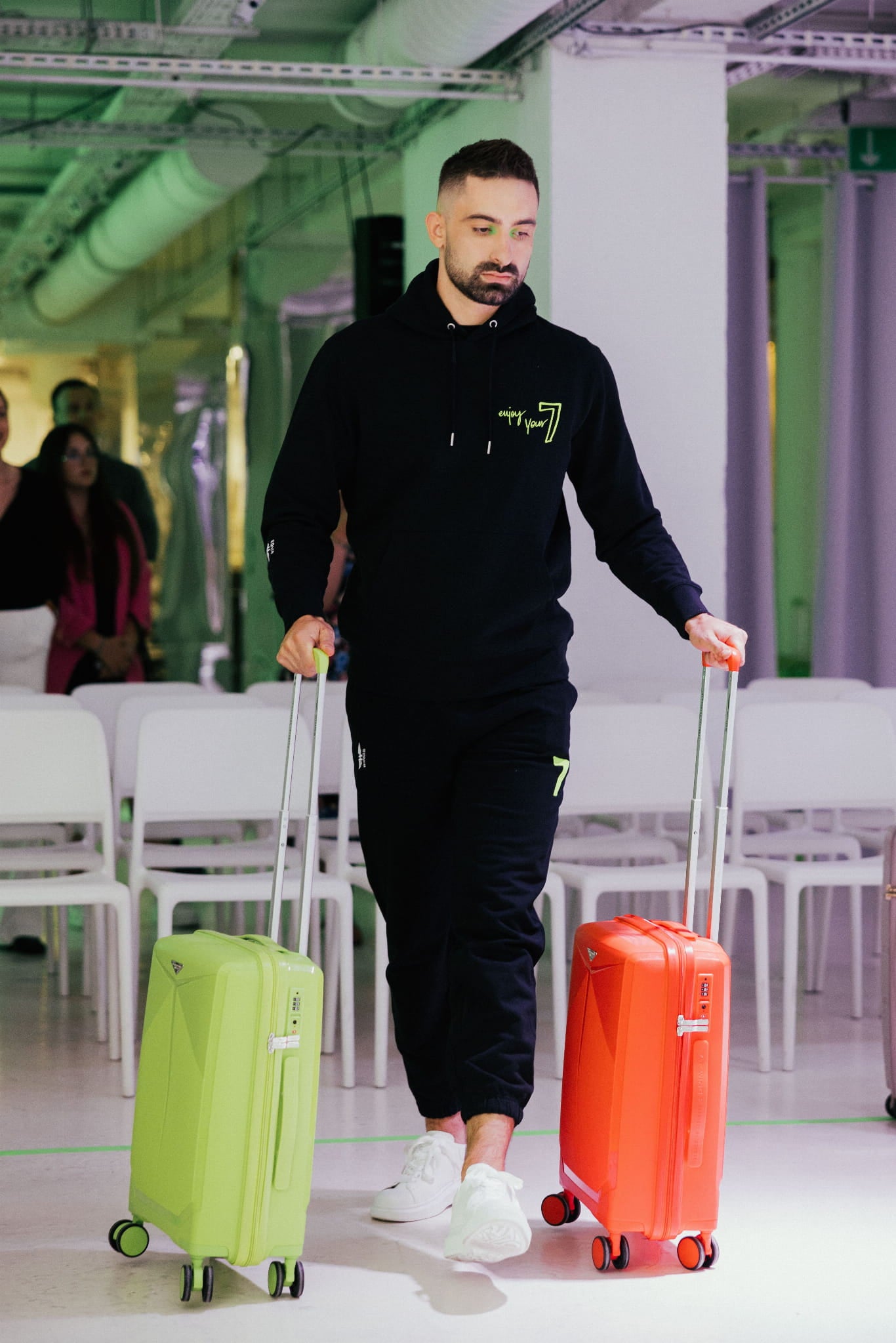 Czarna Bluza OVERSIZE z haftem Wings x Paprocki & Brzozowski UNISEX