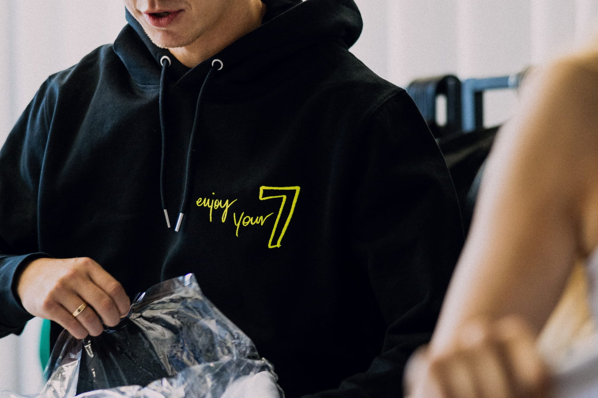 Czarna Bluza OVERSIZE z haftem Wings x Paprocki & Brzozowski UNISEX