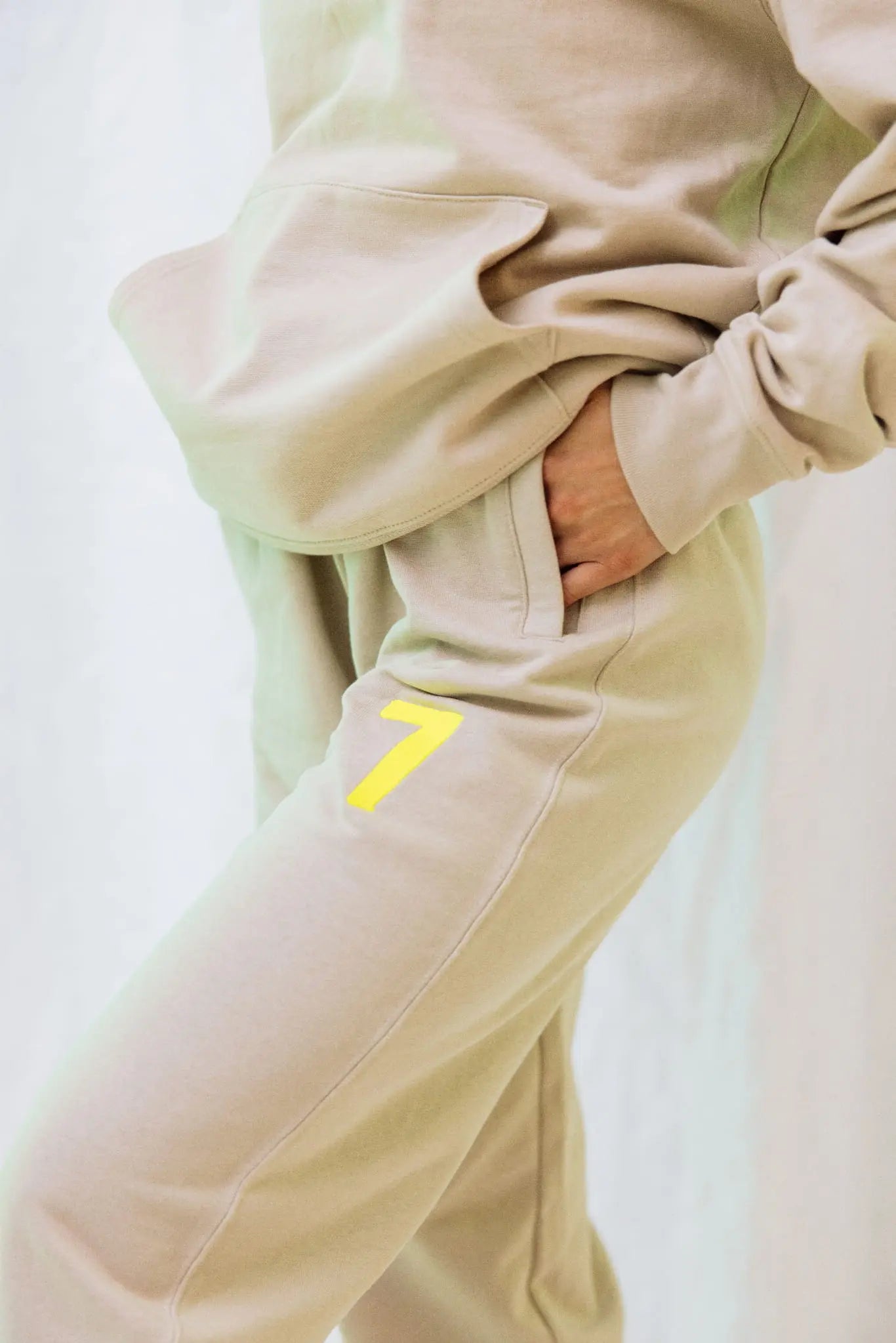 Beżowe Dresy OVERSIZE z haftem “7” Wings x Paprocki & Brzozowski UNISEX WINGS X PAPROCKI BRZOZOWSKI