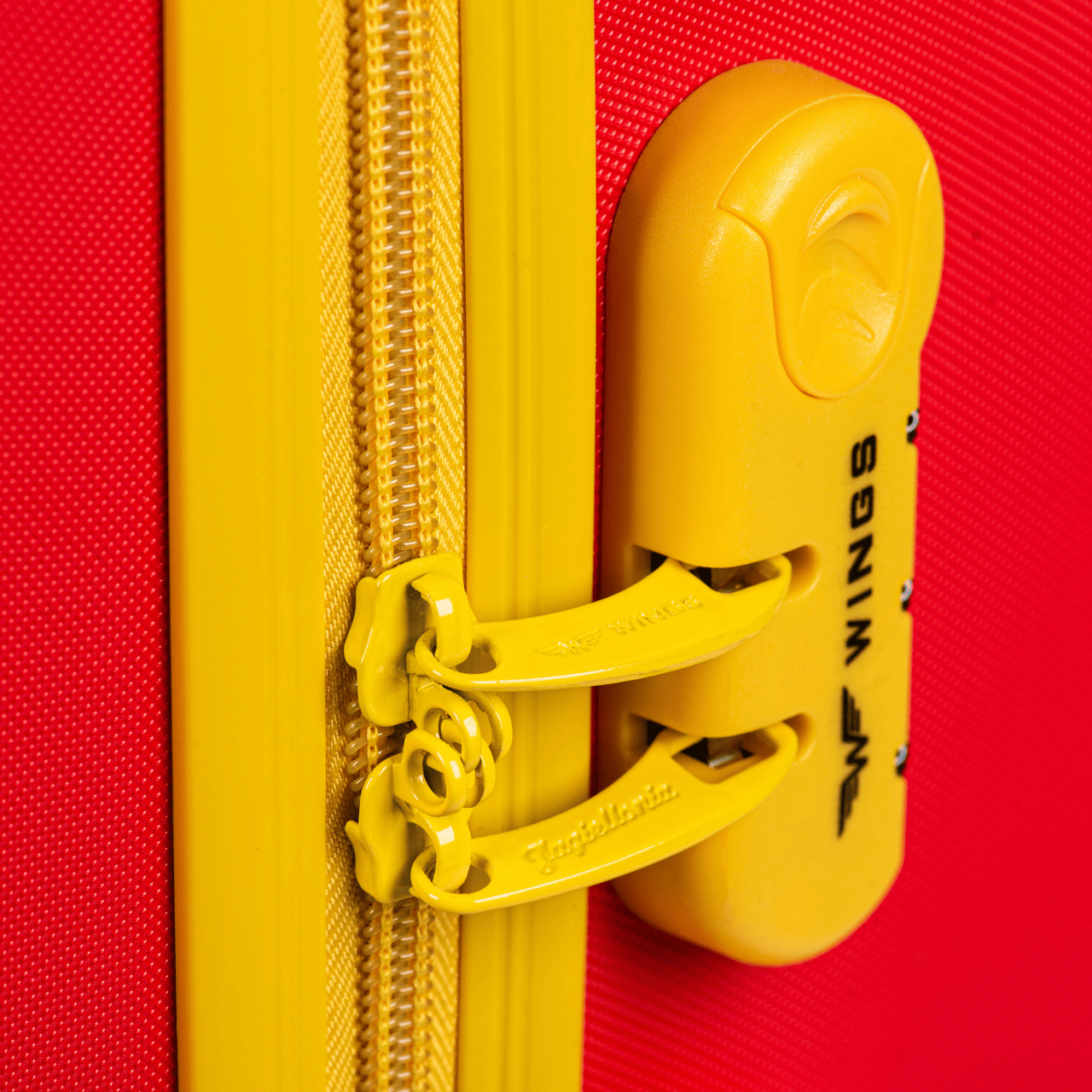 Walizka kabinowa Wings x Jagiellonia 20" RED