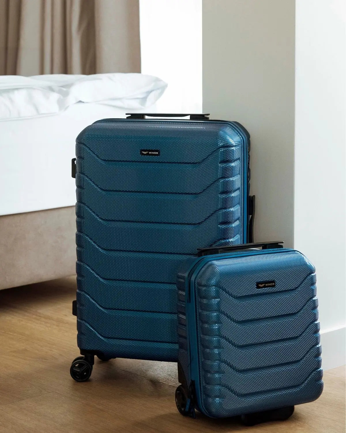Zestaw 4 walizek Wings CRAKE POLICARBON 100% MIDDLE BLUE CRAKE COLLECTION