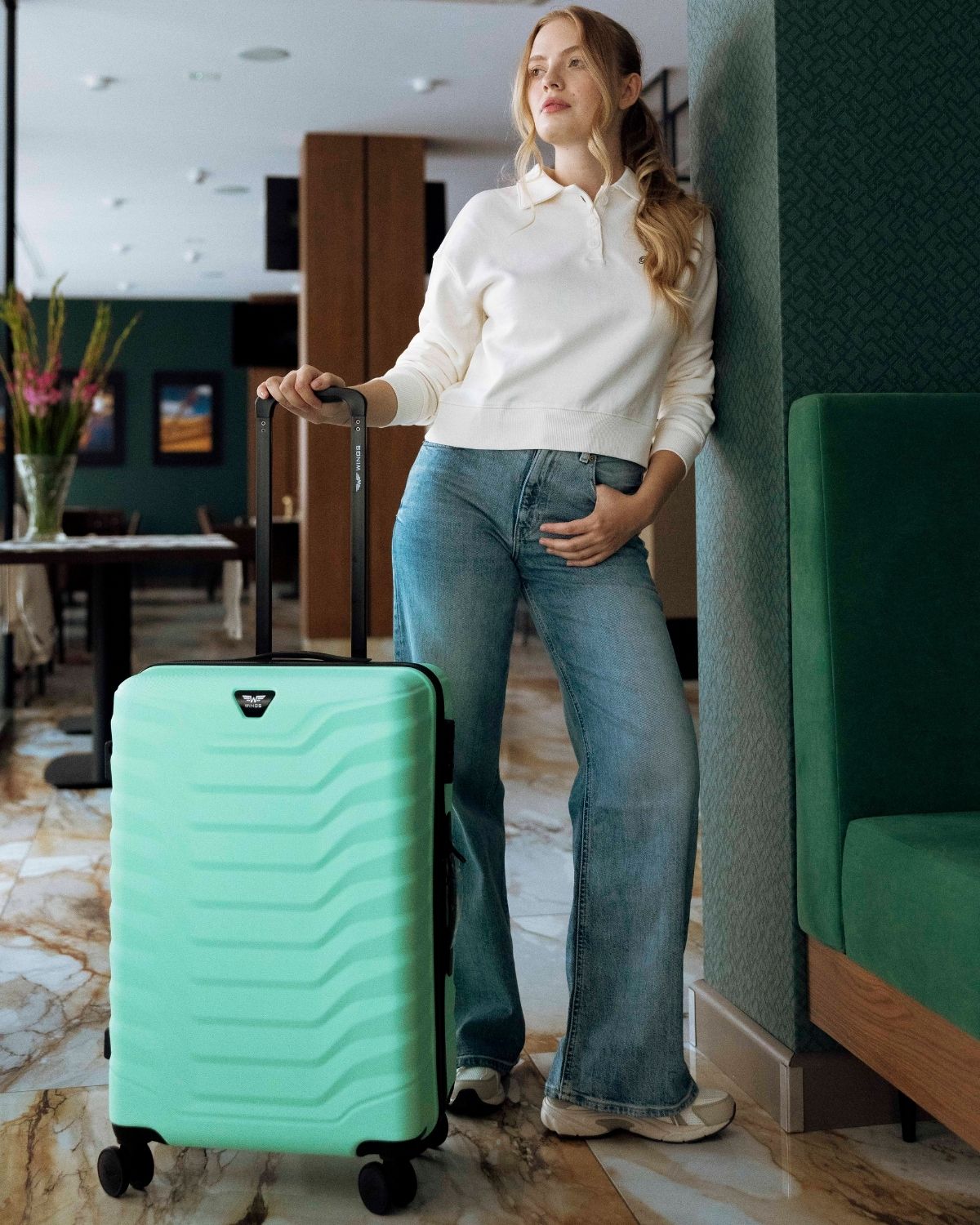 Walizka średnia Wings PEAFOWL 24" LIGHT GREEN