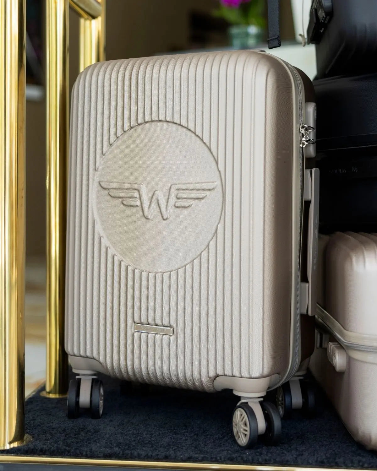 Walizka kabinowa Wings Swallow 3.0 CHAMPAGNE 20" SWALLOW COLLECTION